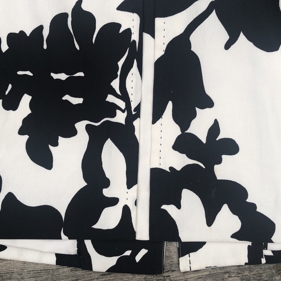 Elie Tahari 2piece Skirt and Jacket Suit - Picture 12 of 12